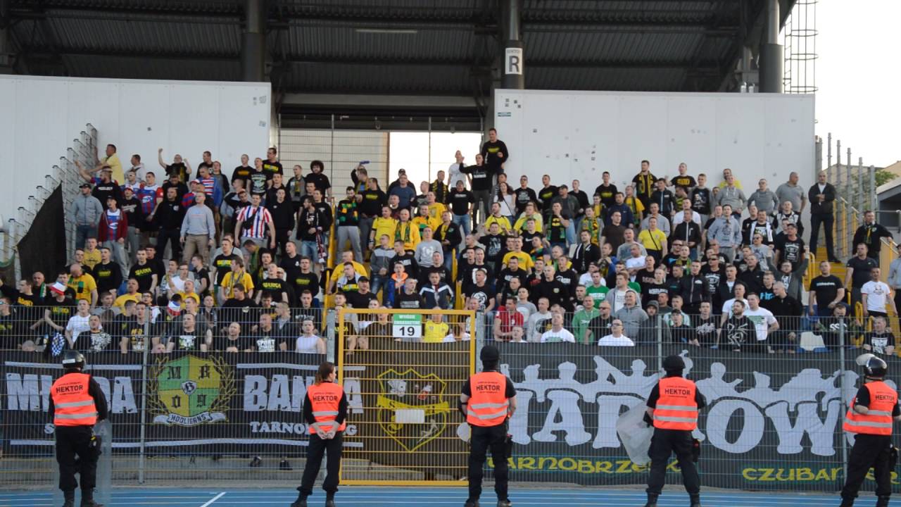 Derby Podkarpacia: doping kibiców Siarki Tarnobrzeg w Mielcu [WIDEO]