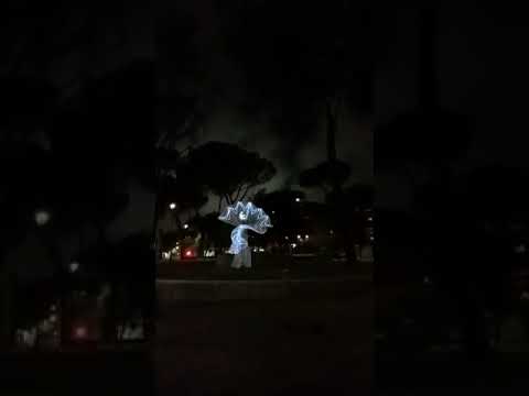 ARTEFATTI performance@ali luminose