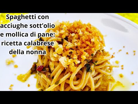Spaghetti con acciughe sott'olio e mollica di pane tostata: ricetta calabrese della nonna