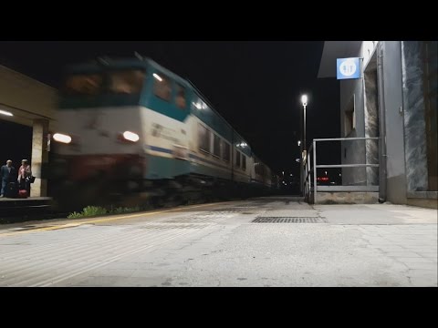 E656.579 titolare di due INV per la ALe940 (Fanta) in transito a Massa Centro