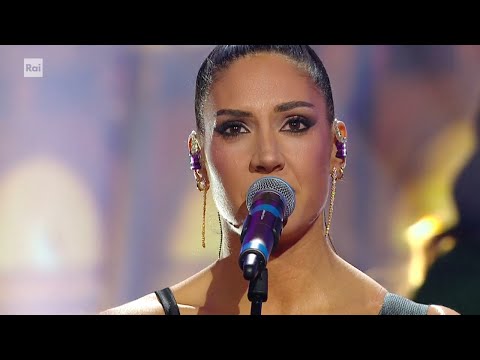 Martina Zaghi canta "Ancora ancora ancora"- Dalla strada al Palco 02/05/2023