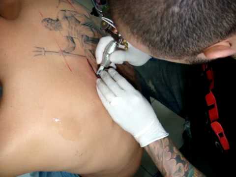 Ticano Tattoo - Tatuagem do Netuno em preto e cinza (Parte 1)