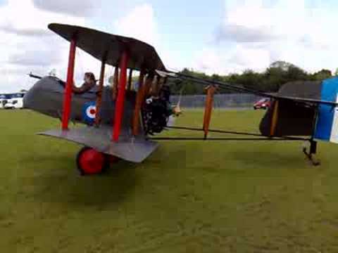 DH2 aircraft from WW1 flying