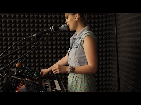 Nastya Maslova - Live looping set for Pop music ru