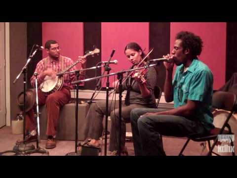 Carolina Chocolate Drops "Hit Em Up Style" Live at KDHX 9/26/09 (HD)