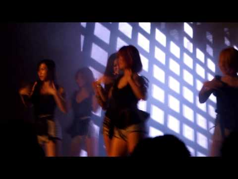 G.NA Mini Concert - Black & White