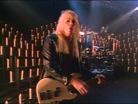 Videoclip de Hold on to My Heart — W.A.S.P.