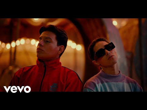 Menny Flores, Absa G. - Jugando A Ser Adultos