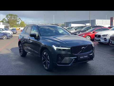 Volvo XC60 T6 350bhp AWD PHEV Plus Dark - Forest L - Image 2