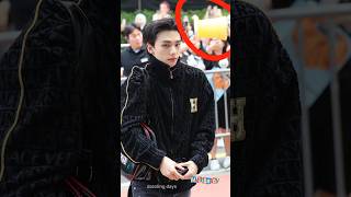 Download lagu The bodyguard used a tool to protect Hyunjin when he arrived at Music Bank🥟👍 #straykids #hyunjin mp3
