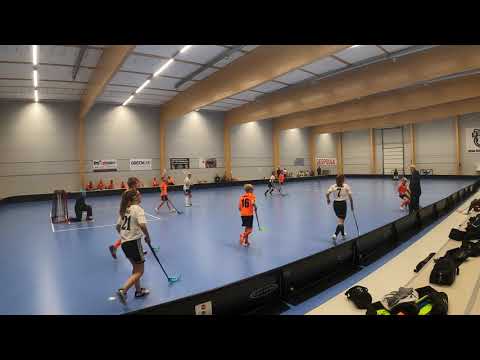 3.9.2020 FC Tuusula B-tytöt - Korska D-pojat - erä 2/3 Tuusulan salibandyhalli