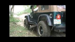 preview picture of video 'Jeeps Trail Riding Through the Woods at Bundy Hill Offroad Park 9-1-2013'