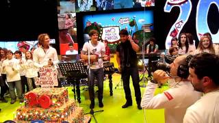 Que canten los niños interpretado por Axel, Fonsi, Bisbal - Un Sol para los Chicos