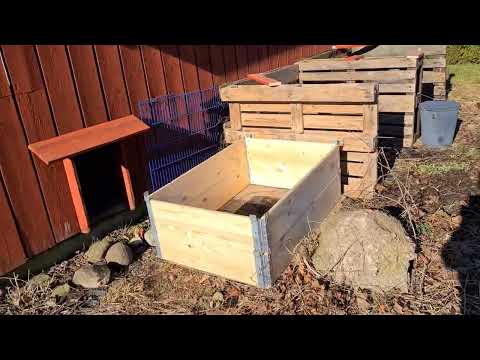 Rörigt trädgårdshörn blir kompost, jordfabrik och odlingsbädd