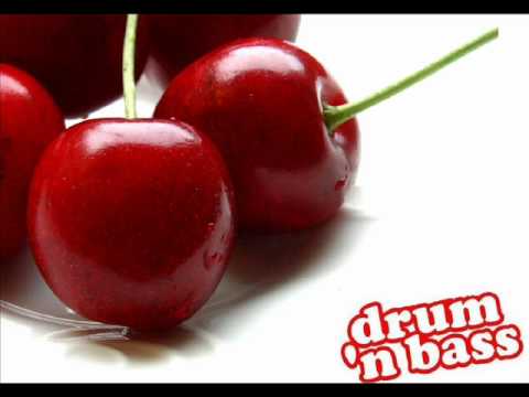 Subsenix feat. Essence - Staring At Infinity (Original)