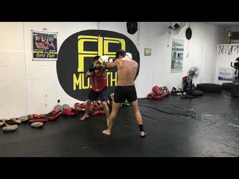 sparring de boxe . Leo cachorro loco 70kls × 56 kls