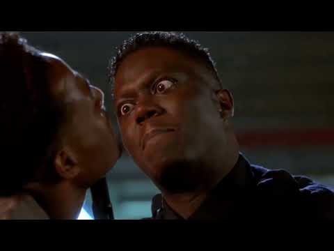 Los Colegas del Barrio, Un Policía Racista. Español Latino