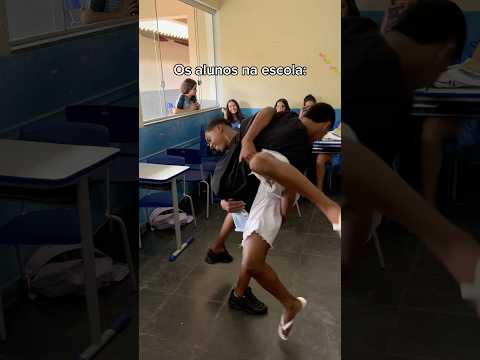Não aguentei no final🤣🤣🤣🤣🤣#escola #alunos #professor #celular #professores #professora #humor