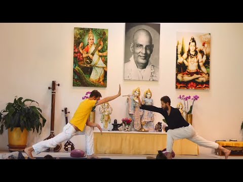 Yoga für den oberen Rücken mit Brahmaswarup - Live Yogastunde 09:15 Uhr 17.05.2020