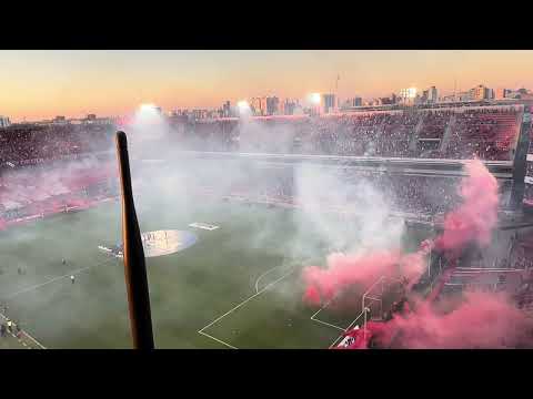 "Independiente 1 vs river 1 gran recibimiento del rojo en Avellaneda" Barra: La Barra del Rojo • Club: Independiente • País: Argentina