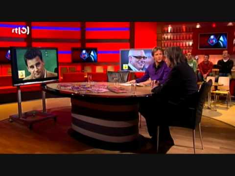 Johan Derksen presenteert  VI en introduceert de tafelheren