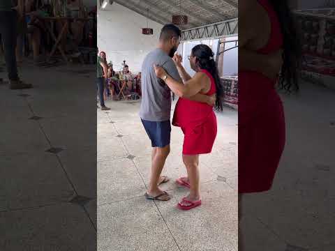 ELA NÃO QUERIA DANÇAR MAS NO FINAL ELA😂😂😂