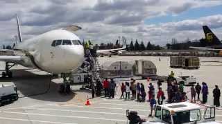 preview picture of video 'UPS Regional Air Hub Ontario, California UPS McDonnell Douglas MD-11F'