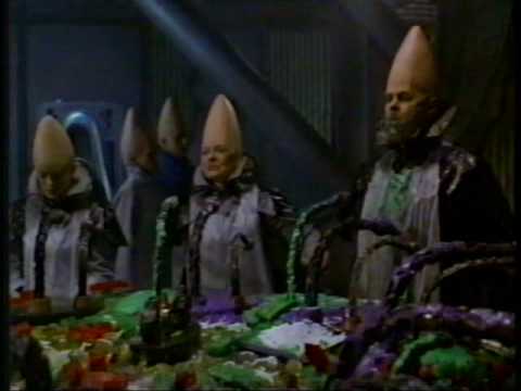 Coneheads - Dining Hall Scene