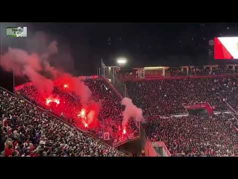 Hinchada de Nacional en La Plata - Nacional 0 - Estudiantes 1 Copa Libertadores 2022