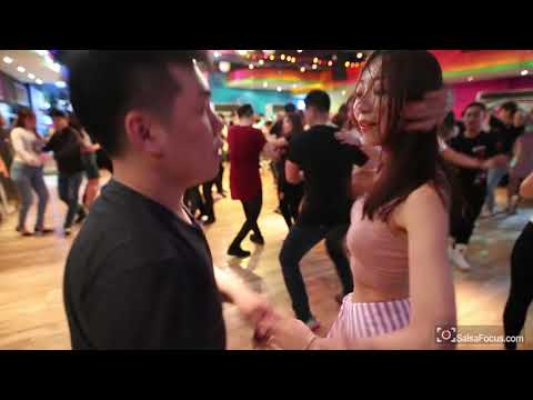 스머프 & 수지 살사 - Korke & Judith Sensual Bachata Workshop in Mambo