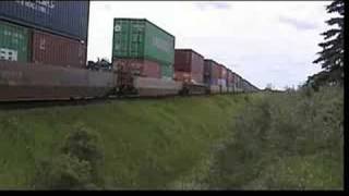 preview picture of video 'Eastbound CN Intermodal Freight Train'