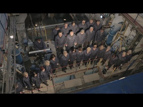 Індустріальна молитва: у Франківську хор тепловиків заспівав у котельні