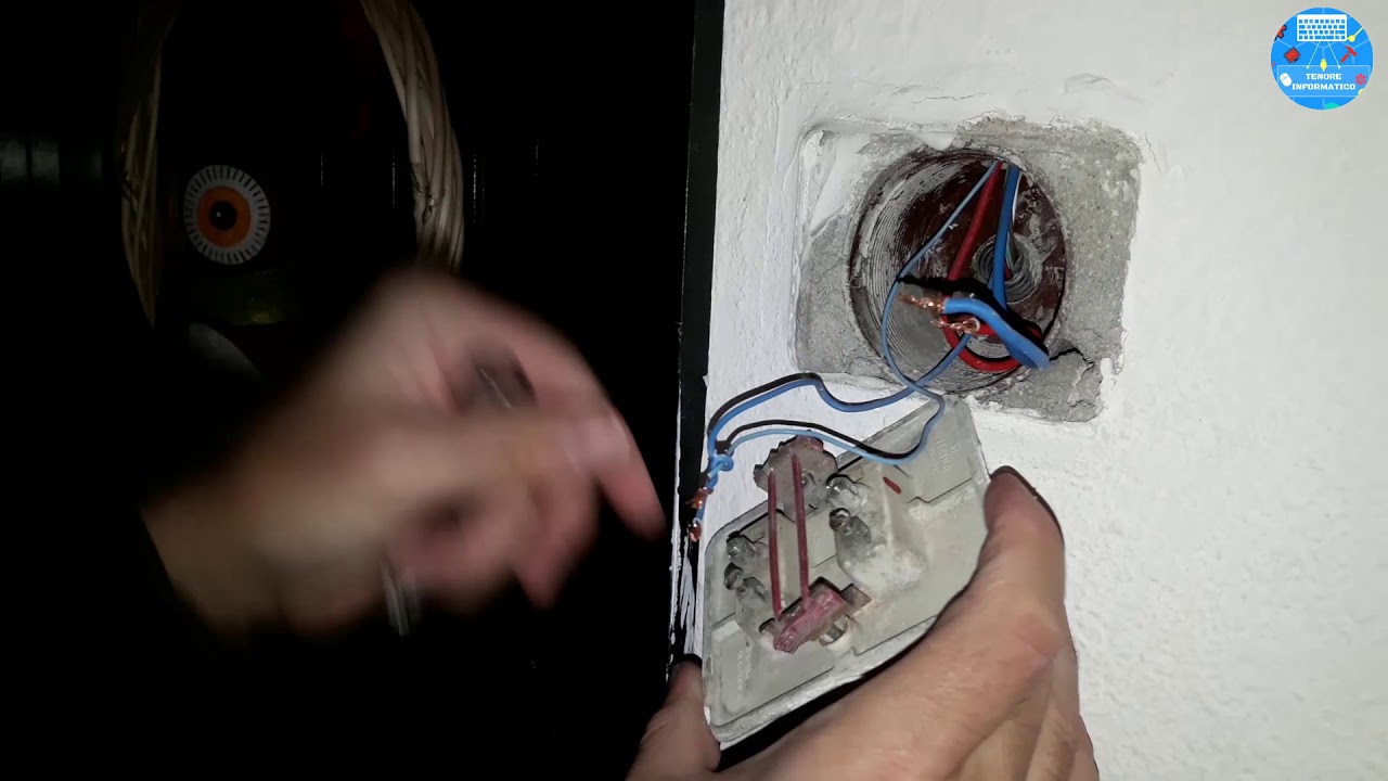 Sostituzione vecchi pulsanti luce scala e campanello, più montaggio spia luminosa pulsante