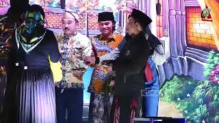 Download lagu (LIVE) LAWAK RUKUN FAMILI DIKEDIAMAN DINORAHMAN/AYAH DIDIN || ROUND THE TAKE mp3 Download lagu (LIVE) LAWAK RUKUN FAMILI DIKEDIAMAN DINORAHMAN/AYAH DIDIN || ROUND THE TAKE mp3