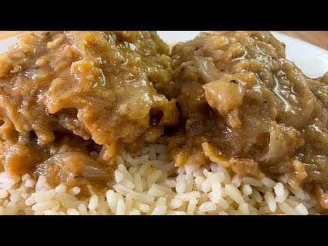 HOW TO USE UP LEFTOVER FRIED CHICKEN FOR A QUICK MEAL/OLD SCHOOL SKILLET SMOTHERED CHICKEN 🐔