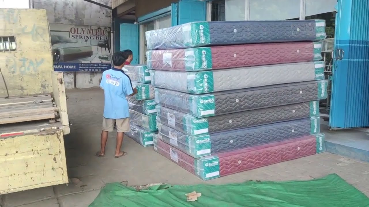 pertama kali masuk toko. kasur spring merk GUHDO spring bed. The Mattress of Choice