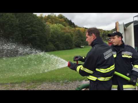 Atemschutzstufe 4 Heißausbildung - Slowmotion Strahlrohrtraining