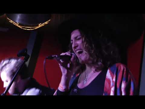 Julia-Jungle-2-Knock-On-Wood-SFOR-171222