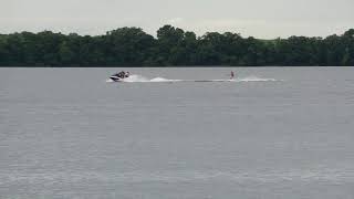 preview picture of video 'Sydney waterskiing a whole loop'