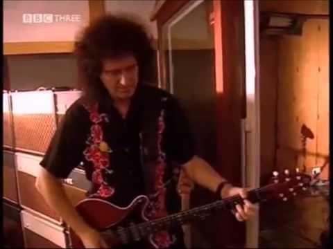Roger Taylor and Brian May - little jam session