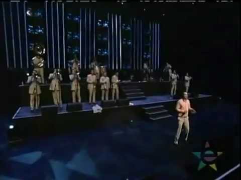 El Vaso Derrama - La Arrolladora Banda El Limón (Sold Out Desde Los Angeles)