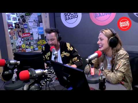 Kędzior... Śpiewa. Chyba. [Rock Radio]