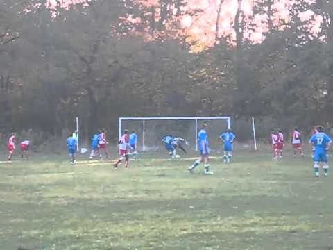 LKS Woszczyce   UKS Suszec 22 10 2011 Gol na 1 2 dla LKS