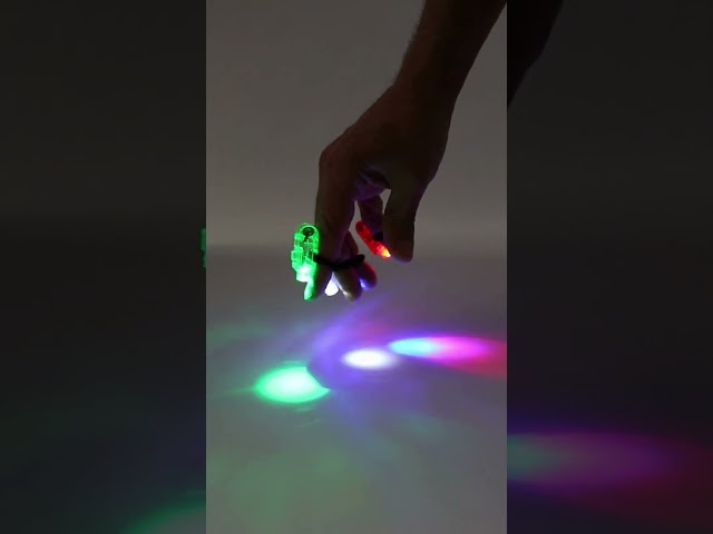 Vídeo relacionado con Toyvian 24 Piezas De Anillos LED Se Iluminan para Niños Anillos De Gelatina Brillan En La Oscuridad Juguetes De Dedos Intermitentes De Gelatina Brillantes Luces De Dedo