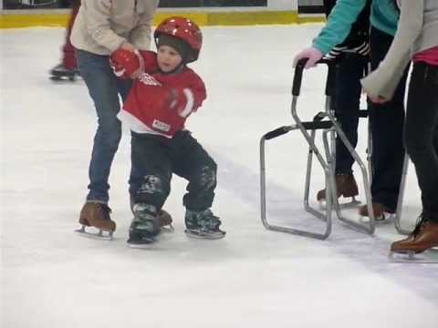 Peti korcsolyázik 2012.02.25.