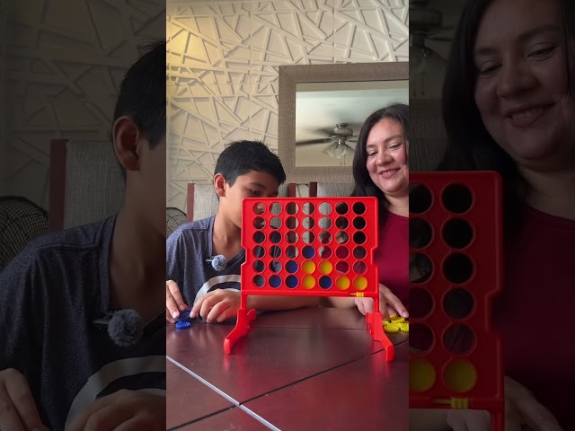 Vídeo relacionado con GAMOBI FRAPPADINGUE Family - Juego de mesa Familiar y Diversión. Una carrera delirante con Tarjetas Combinando memoria, estrategia y risas. Idea de regalo para niños, adolescentes y adultos, de 2 a 8