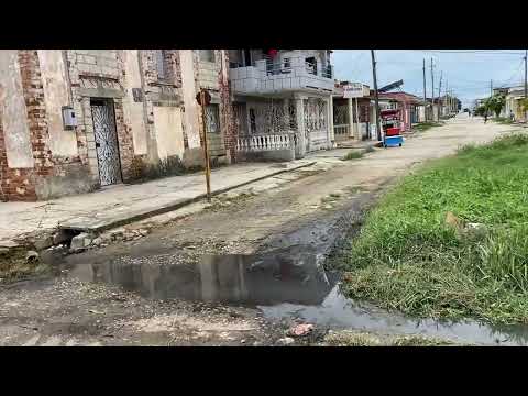 Filmando las calles de Cuba en un recorrido por las calles de Caibarién en provincia de Villa Clara