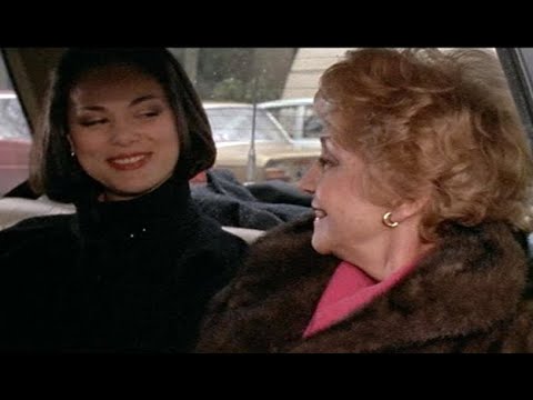 01 MEDECINS DE NUIT femme en fourrure