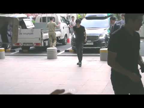 180527 BTS Arrival at The First Fansign for TEAR