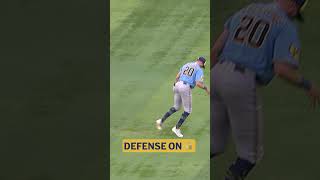 Brandon Lockridge on a full sprint to track this baseball down! ????